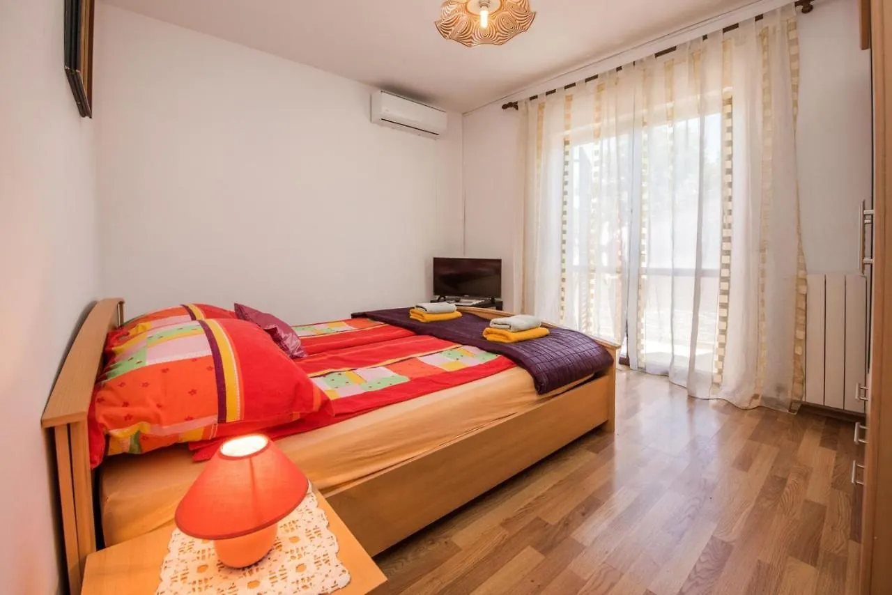 Two Bed Rooms Fortuna Near The Beach Poreč