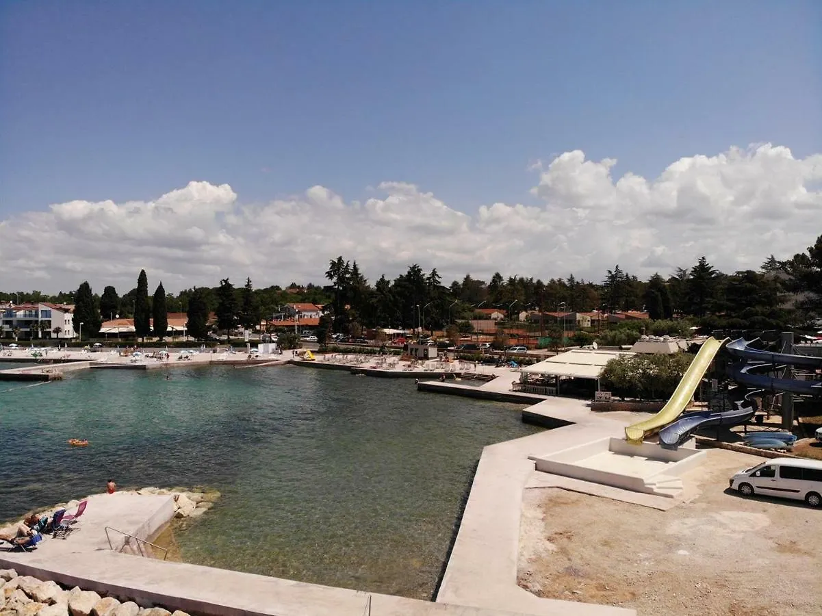 Two Bed Rooms Fortuna Near The Beach Poreč Croácia