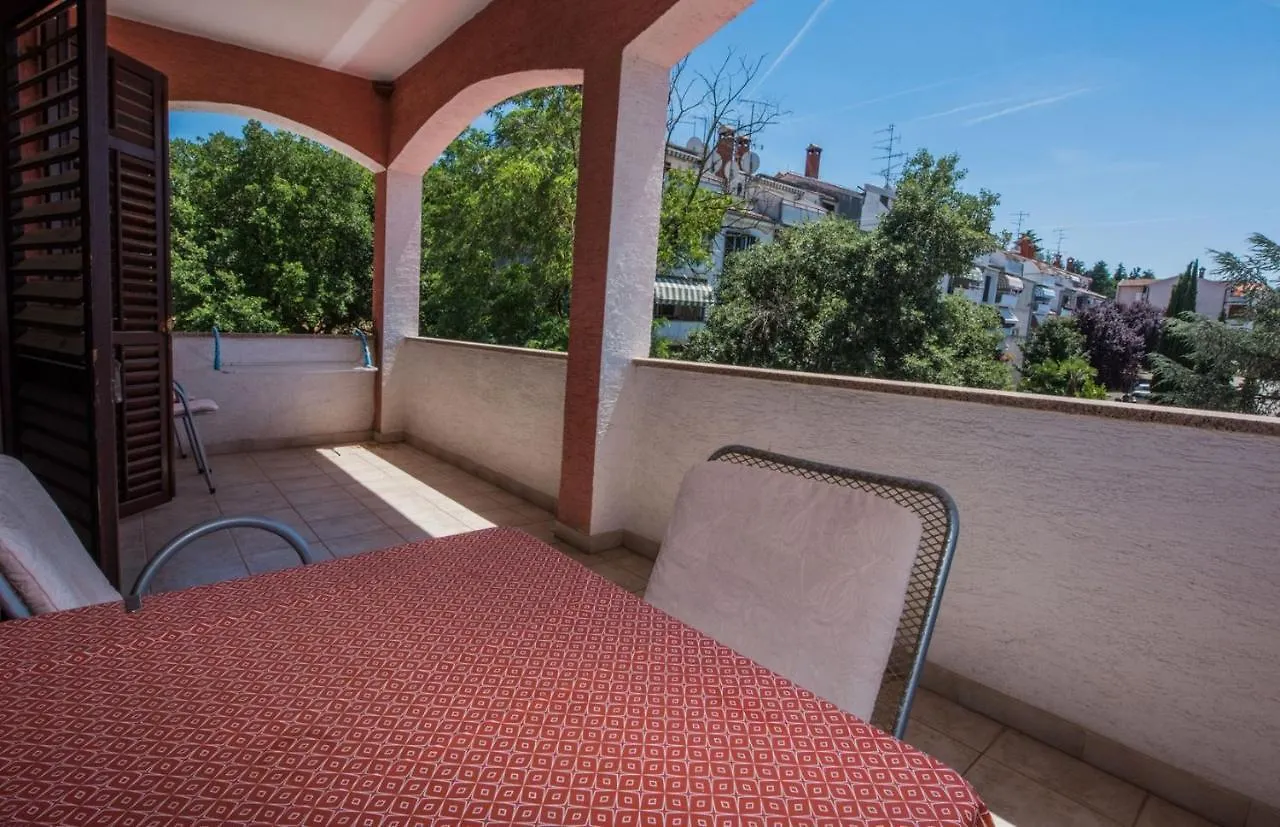 Two Bed Rooms Fortuna Near The Beach Πόρετς 3*,  Κροατία
