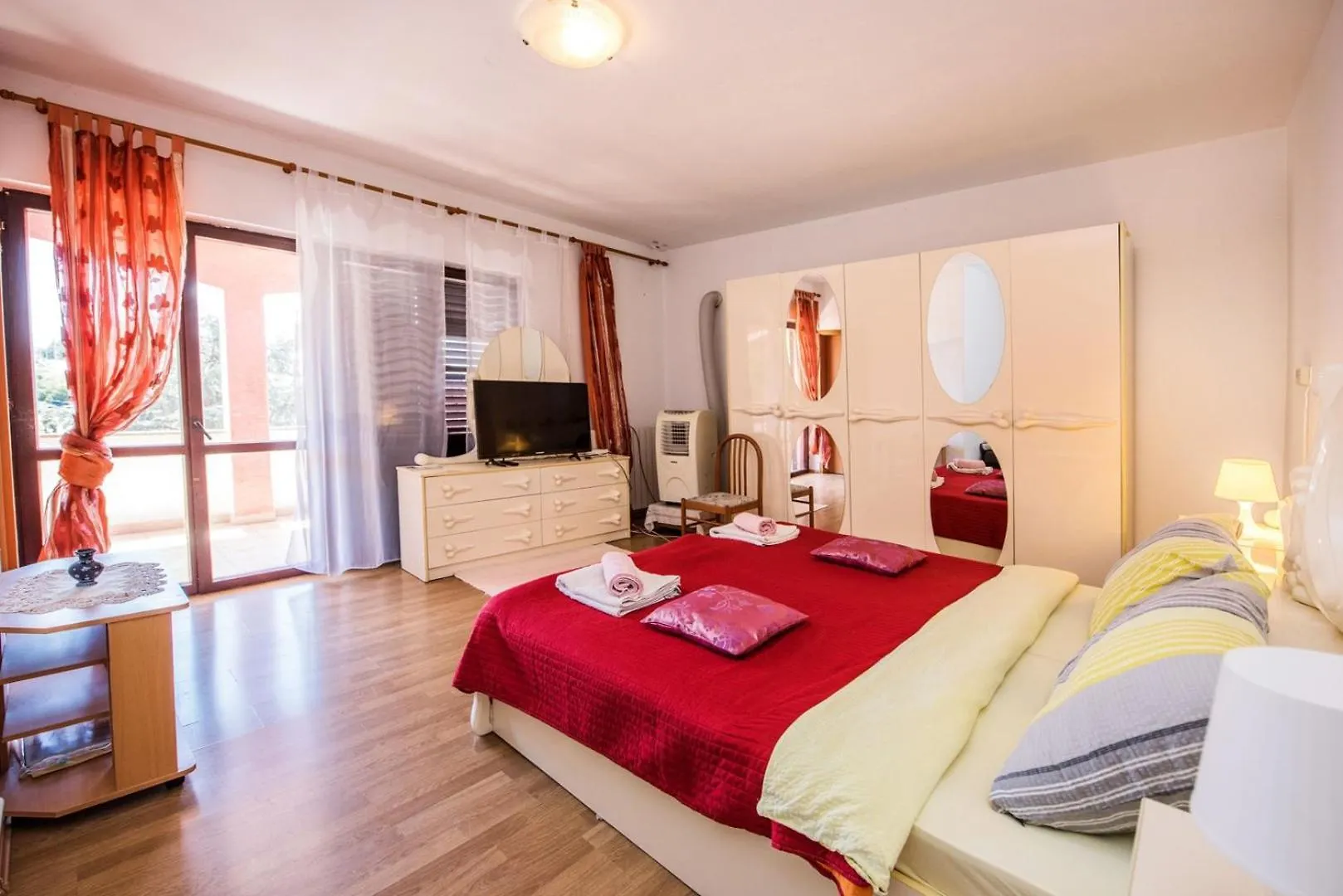 Two Bed Rooms Fortuna Near The Beach Πόρετς 3*,  Κροατία
